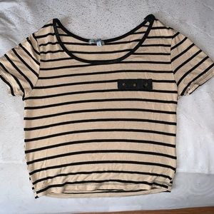 Short sleeve crop top